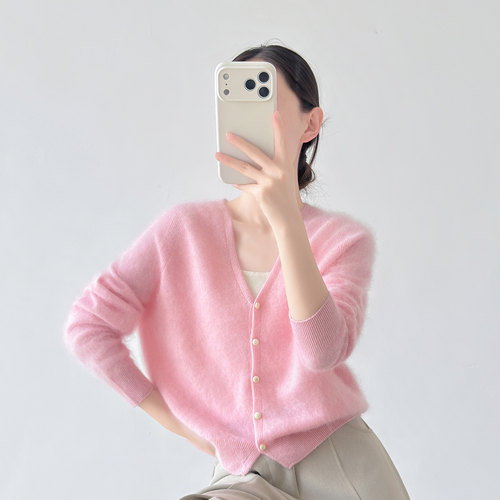 温柔浅粉马海毛短款V领针织上衣