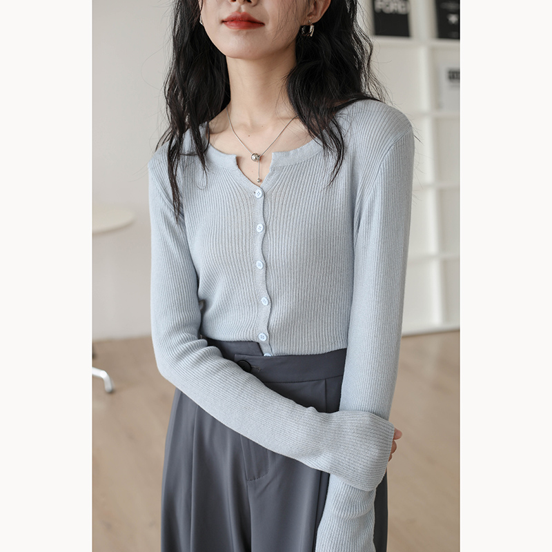 V领纯色针织开衫入会领取优惠券