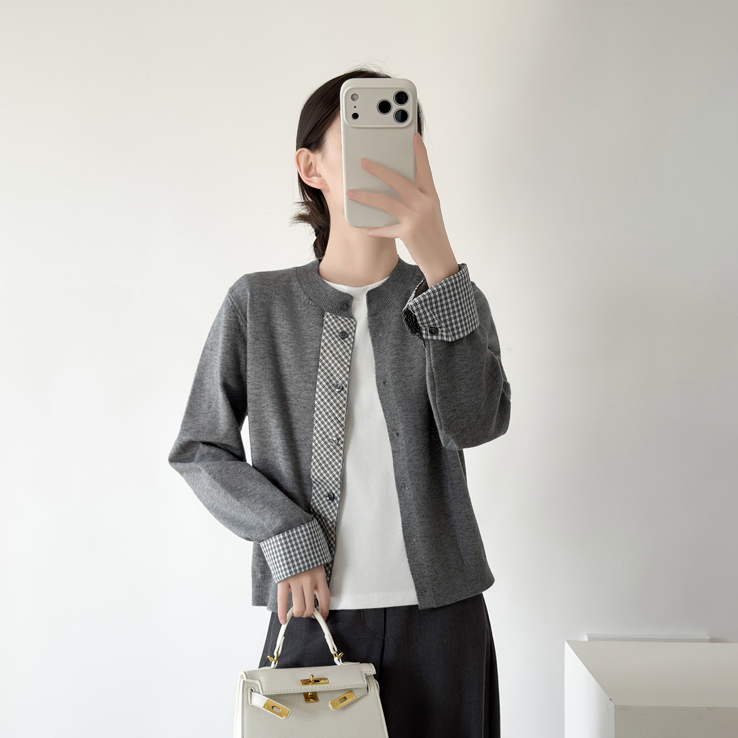 灰色圆领短款毛衣开衫外搭女拼接格子袖设计感小众针织衫上衣秋冬