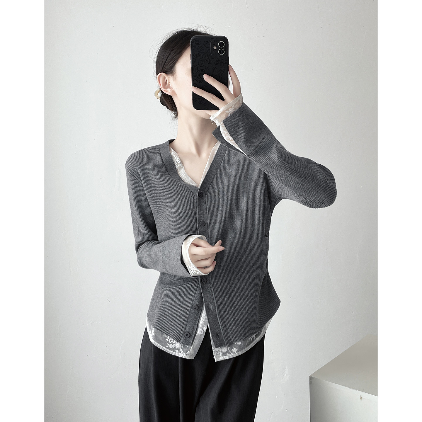 灰色蕾丝拼接针织开衫