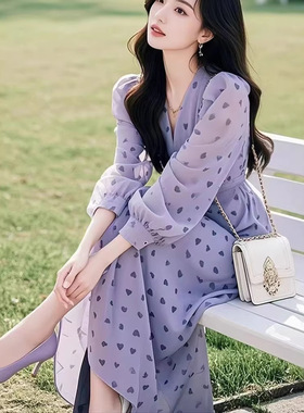 法式温柔波点紫色连衣裙女春夏季新款茶歇复古收腰v领气质长裙