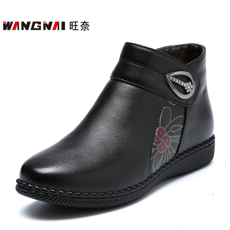 冬季保暖妈妈鞋棉鞋真皮中老年女短靴加绒软底防滑大码老人女棉靴