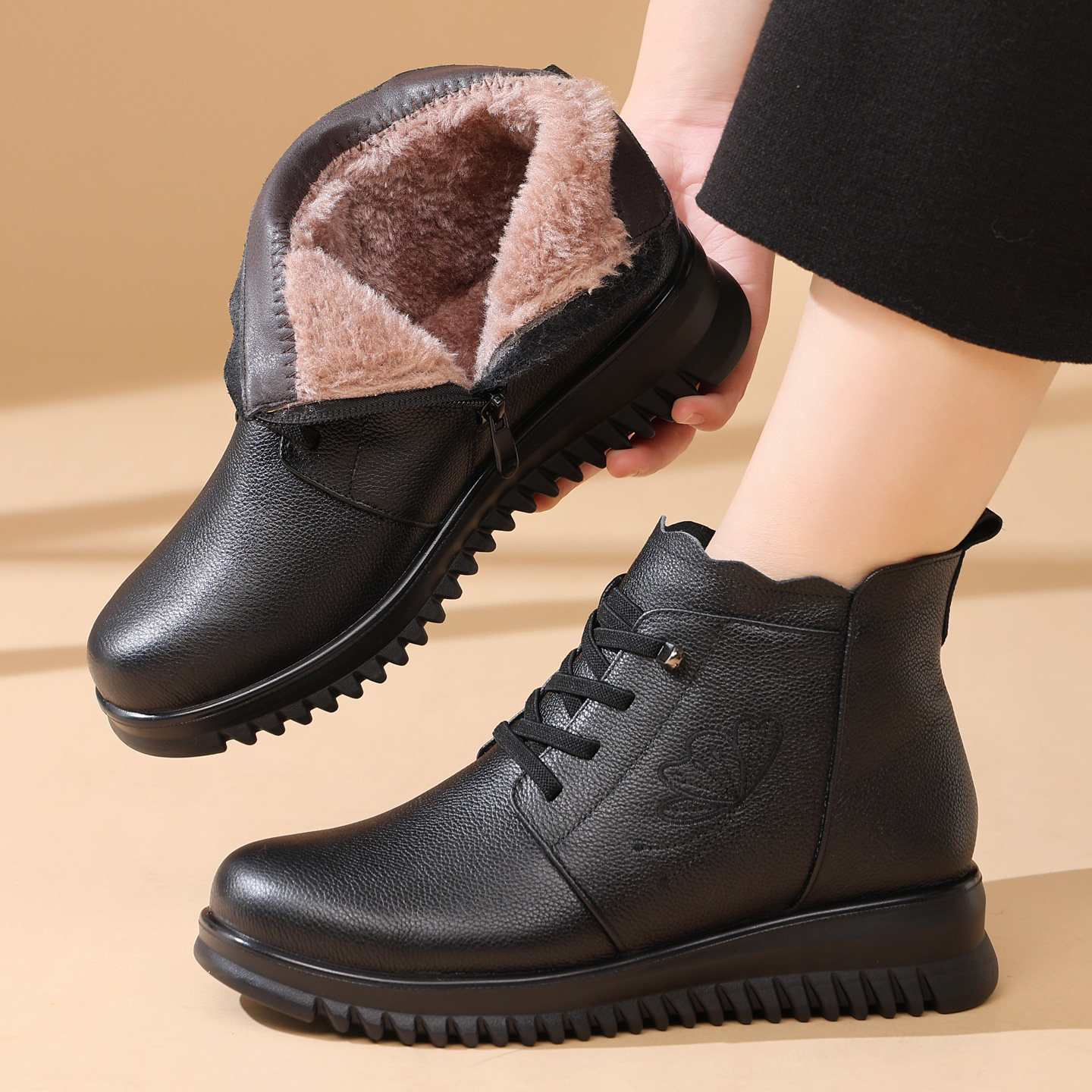 真皮软底妈妈棉鞋女冬季加绒加厚保暖棉靴防滑中老年平底大码短靴