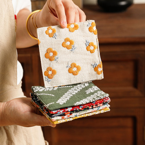 舍里高颜值复古刺绣双层棉麻杯垫