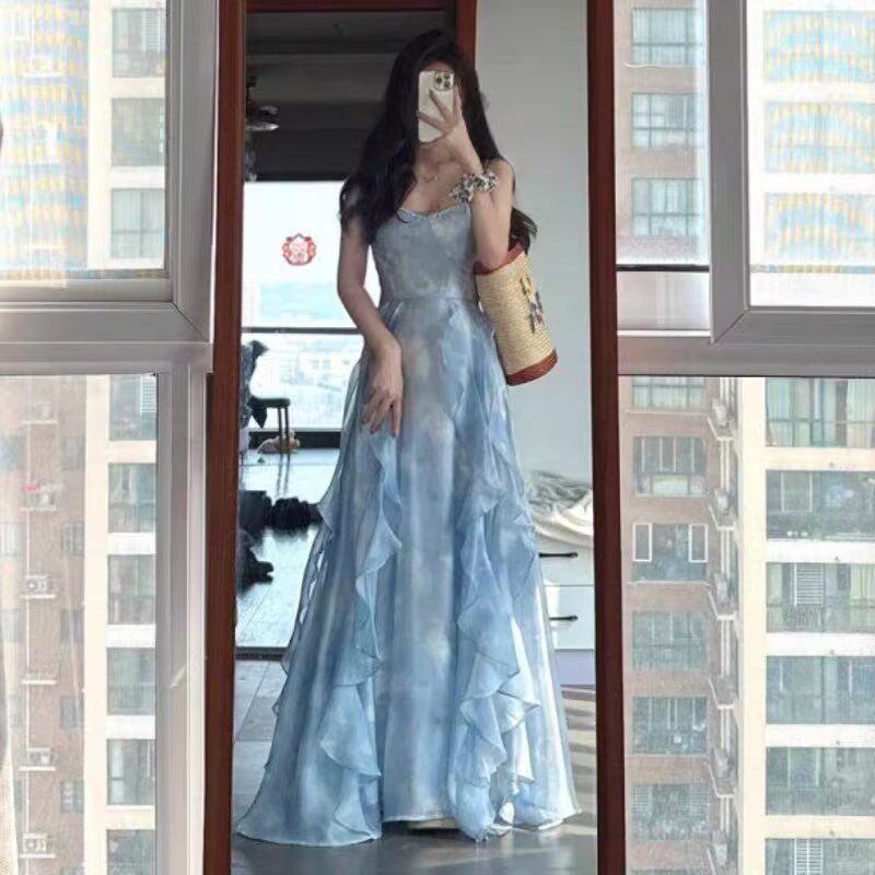 茶歇法式吊带连衣裙女春夏新款海连衣裙