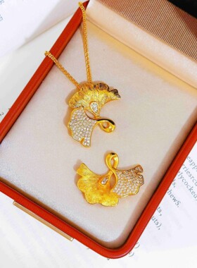 铜合金小众设计感拉丝纹点钻银杏叶吊坠女仿真金精致高颜值毛衣链