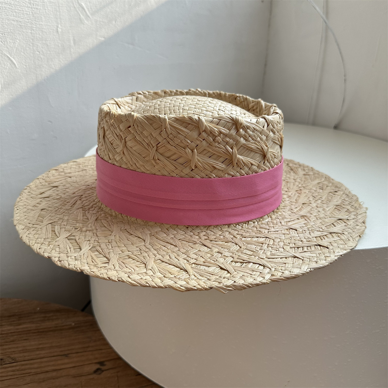法式手工编织拉菲草帽子女平沿礼帽粉英伦法式遮阳防晒海边沙滩帽