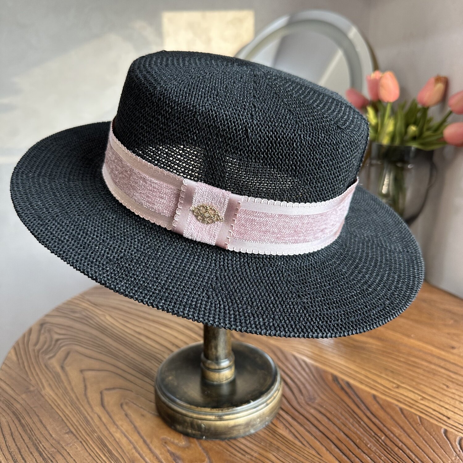 2026新款法式黑色草编平顶帽礼帽女春季粉色丝带优雅平沿帽女休闲