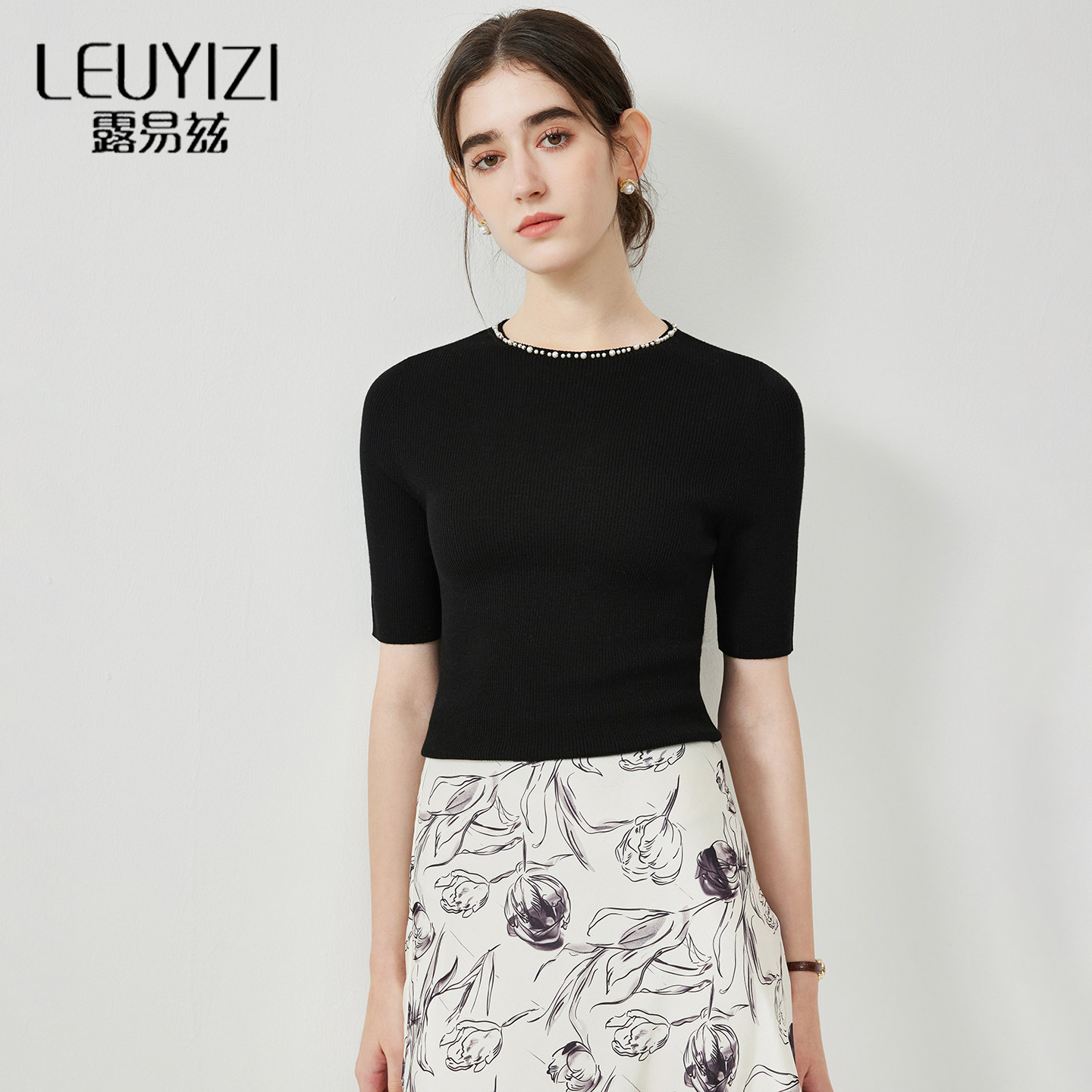 黑色圆领中袖针织衫女薄款2026春装新款钉珠修身打底衫套头上衣