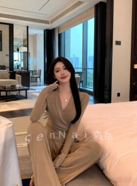 修身交叉v领长袖T恤阔腿裤套装女