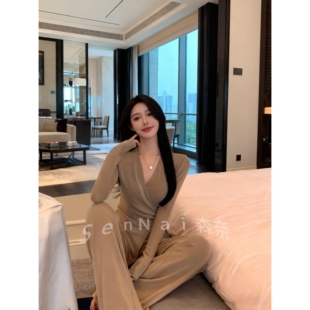休闲套装不规则修身交叉v领长袖T恤女秋季穿搭微喇叭阔腿裤两件套