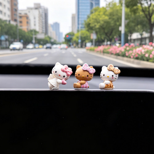 可爱hellokitty公仔车载中控台豹纹黑皮kt猫显示屏趴趴迷你摆件