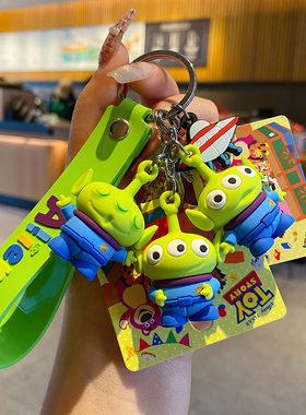 2026年新款玩具总动员三眼仔可爱玩偶汽车钥匙扣链女精致书包挂件