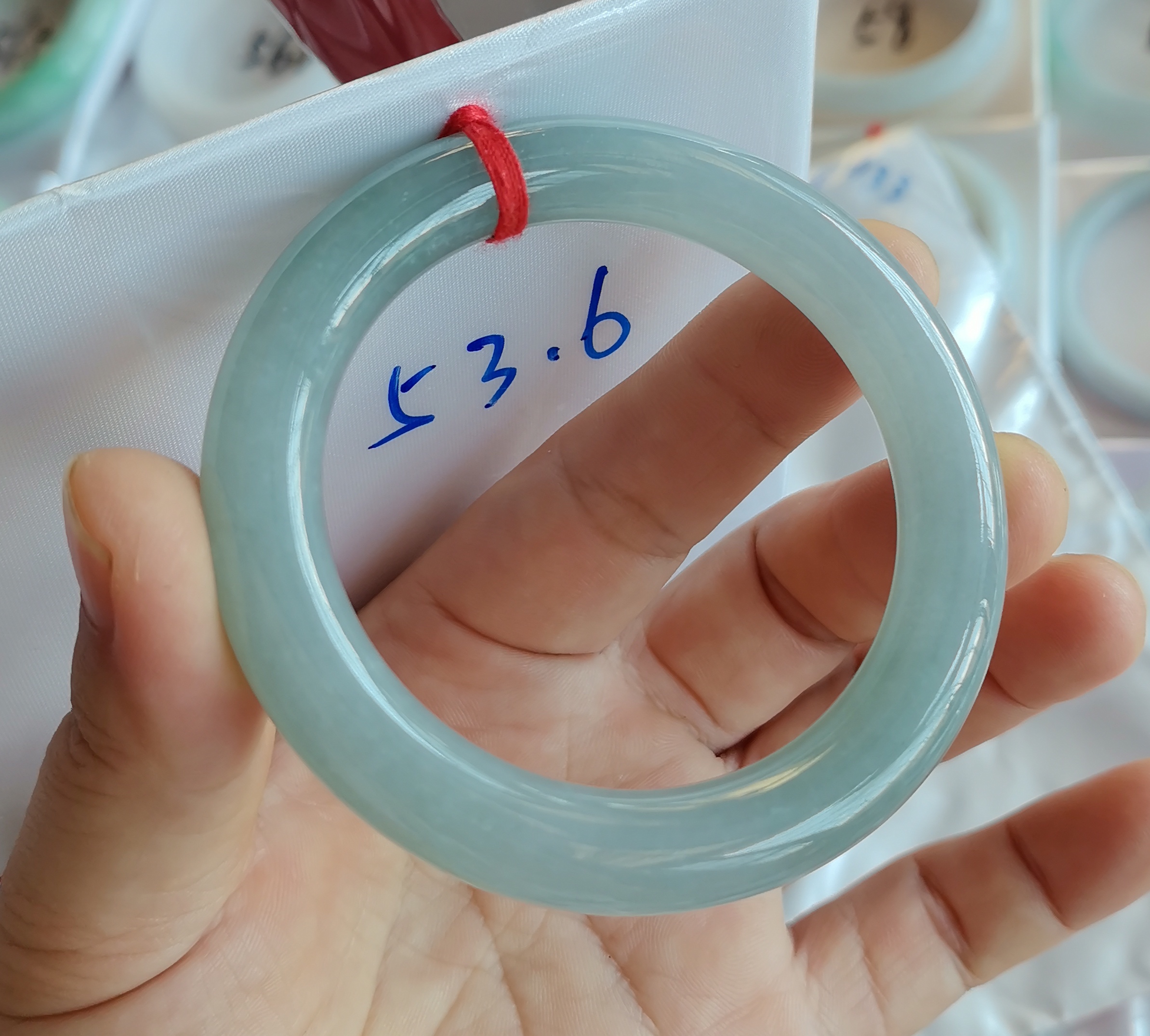 正品缅甸天然翡翠A货玉手镯冰蓝手镯无纹裂带证书圈口53.6