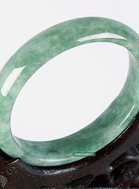 天然A货翡翠手镯冰种正圈浅绿玉石镯子女款圆形简约绿色送礼物