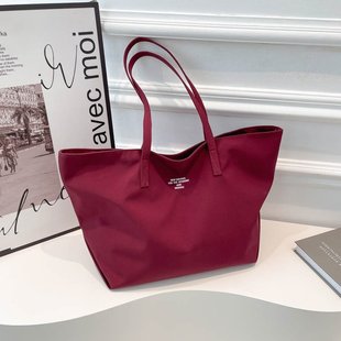 洋气简约托特包2025新款文艺拉链款单肩包通勤包妈咪包健身包大包