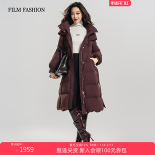一电影一时装冬季新款中长款修身羽绒服鹅绒女士保暖红色带帽口袋