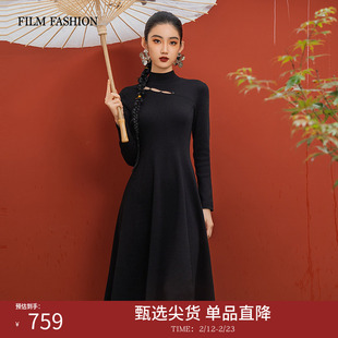 一电影一时装冬季新款镂空毛织新中式改良羊毛针织连衣裙开叉女士
