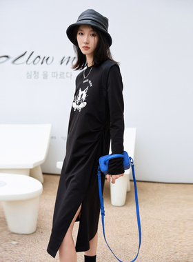 uti尤缇2023秋季新款 设计感宽肩开叉长袖连衣裙女UJ3D0487090