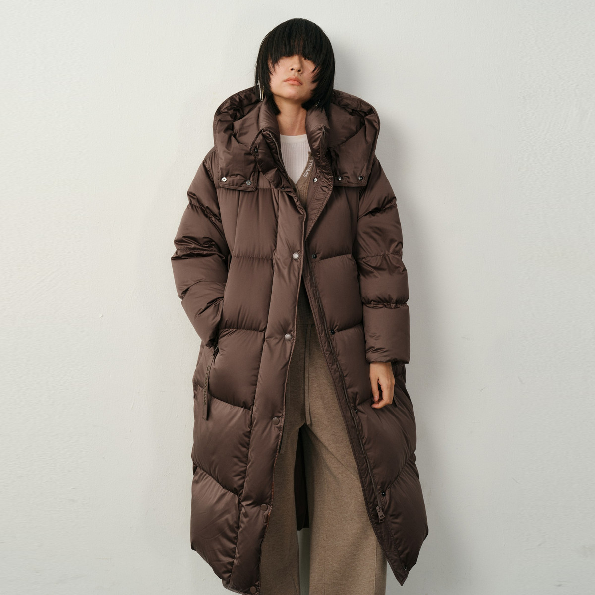 uti尤缇2025冬季新款 休闲保暖长款连帽羽绒服女外套UK450625009