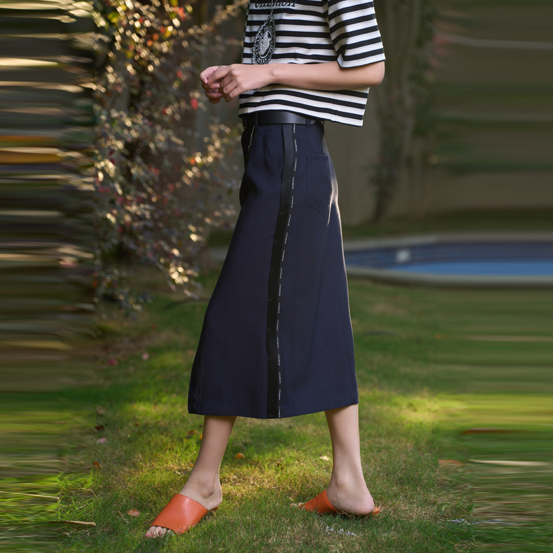 uti尤缇2024夏季新款藏青色配腰带开叉半身裙女MJ220342928联名款