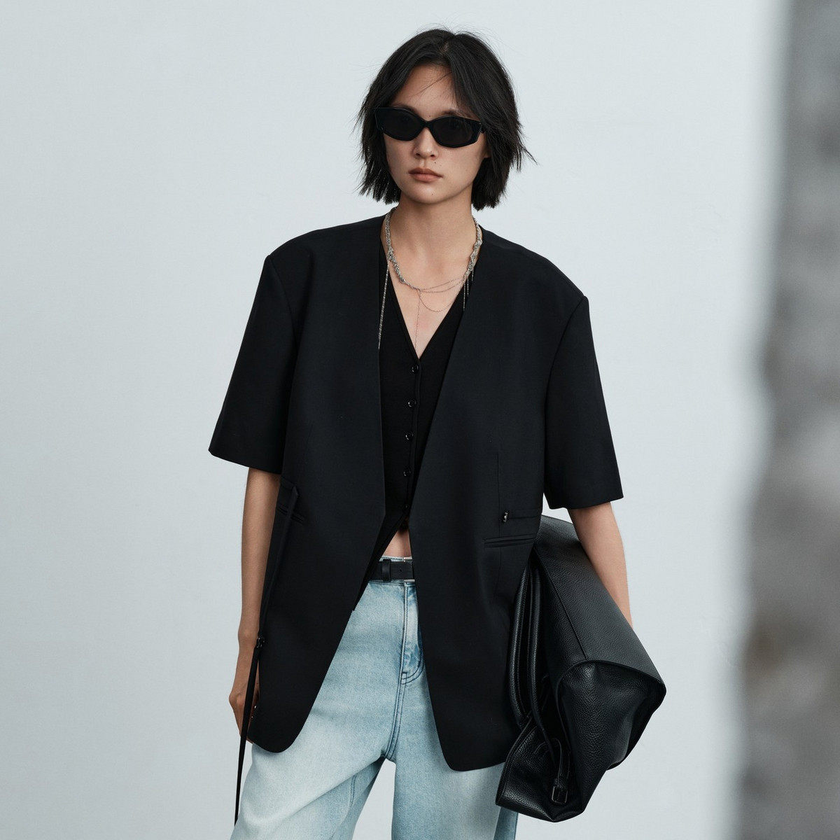 uti尤缇2026春季新款 休闲短袖V领西装外套女通勤上衣UL210700190