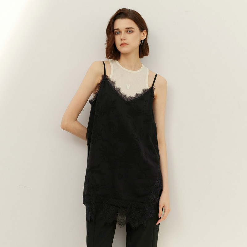 uti尤缇2026春季新款缎面蕾丝黑色吊带女显瘦打底背心UM2D2288290