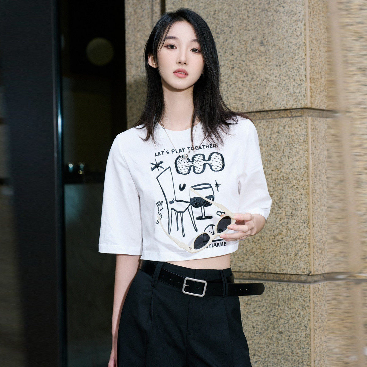 uti尤缇2025夏季新款 白色印花短款休闲T恤女半袖上衣UK210101851