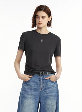 uti尤缇2026夏季新款 深灰色短袖修身圆领T恤女上衣UL250116283