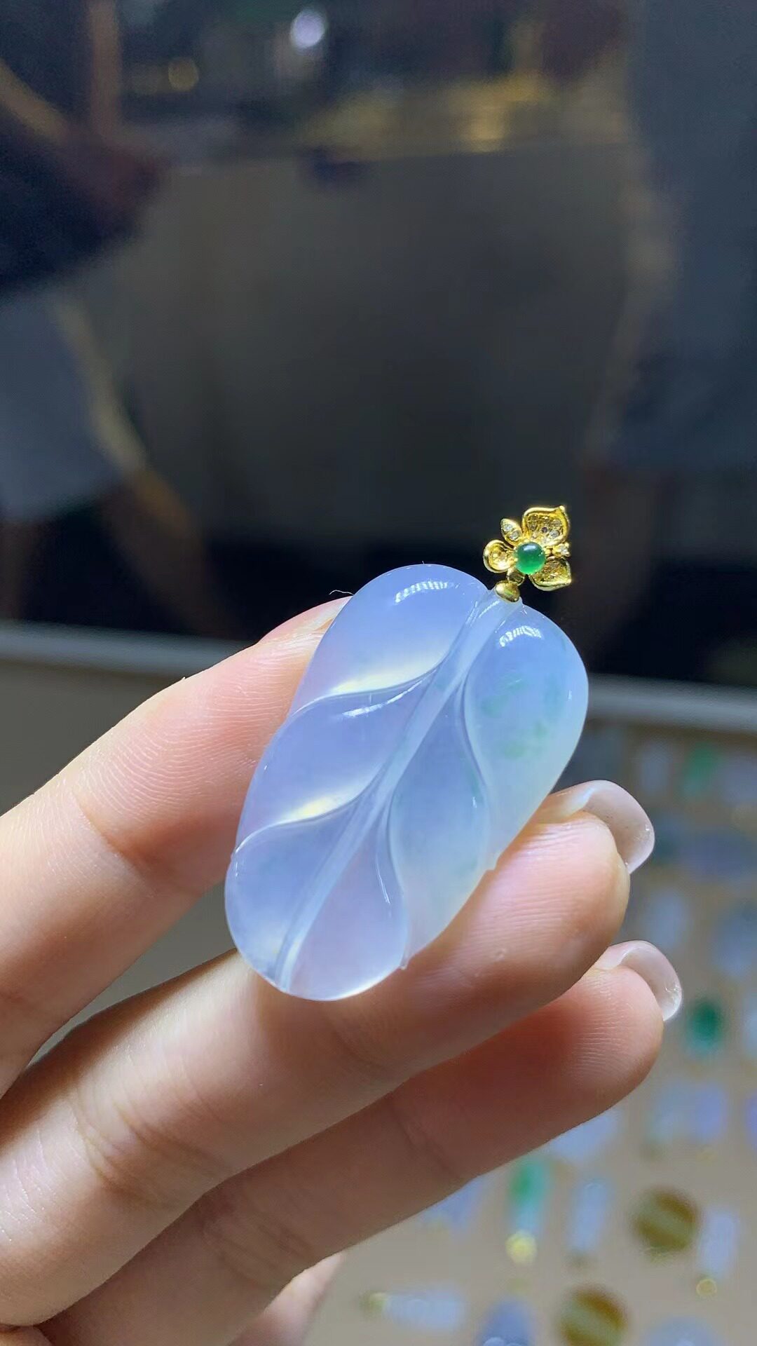 缅甸白冰翡翠树叶吊坠带18K金颈饰