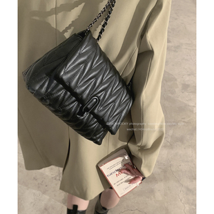 菱格链条包包女秋冬2022新款潮时尚腋下包百搭大容量斜挎包托特包
