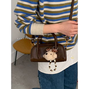 美拉德风手提保龄球包包女2025新款潮时尚高级感枕头包百搭斜挎包