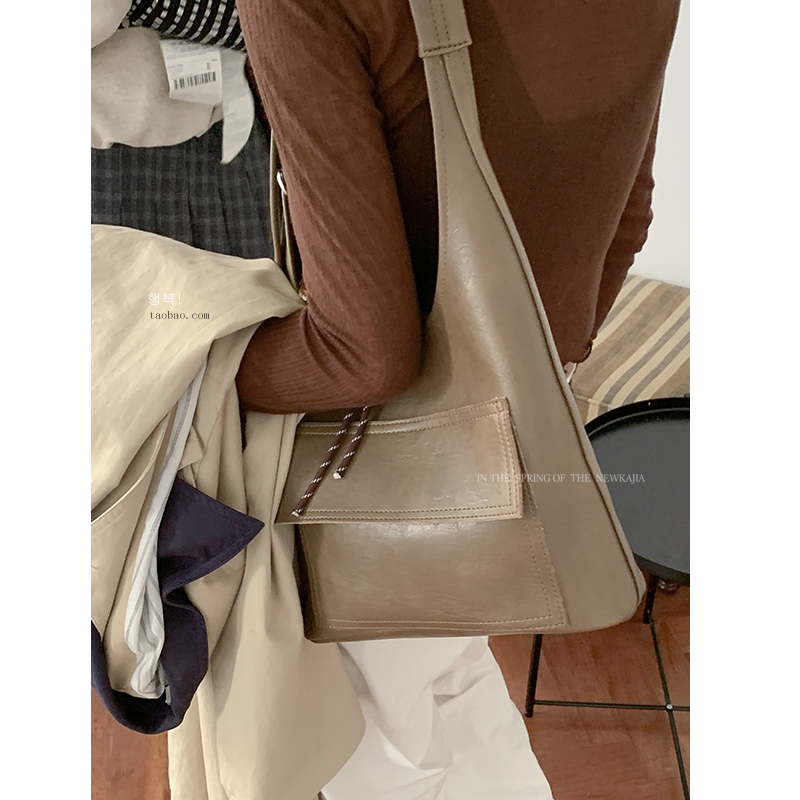 学生上课大容量水桶包包女2024新款秋季潮复古托特包百搭腋下包