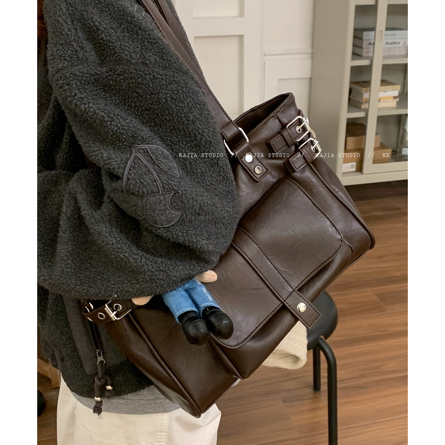 卡乐儿复古机车包大容量托特包