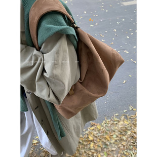 秋冬复古小众腋下包包女2024新款潮韩国鹿皮绒托特包大容量单肩包