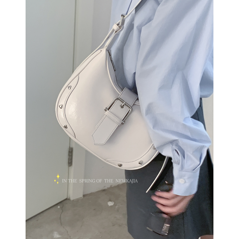 小众质感腋下包包女夏季2023新款潮韩国马鞍包百搭铆钉单肩斜挎包,箱包皮具/热销女包/男包,腋下包,淘宝优惠券,粉丝福利购,淘宝优惠卷