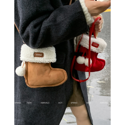 卡乐儿可爱靴子包斜挎麂皮绒包