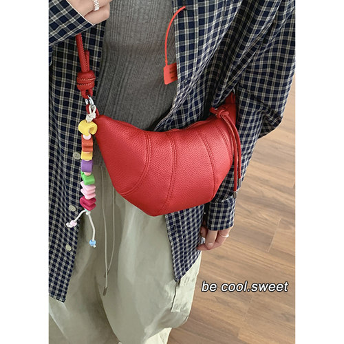 卡乐儿韩版小众牛角包斜挎红色包