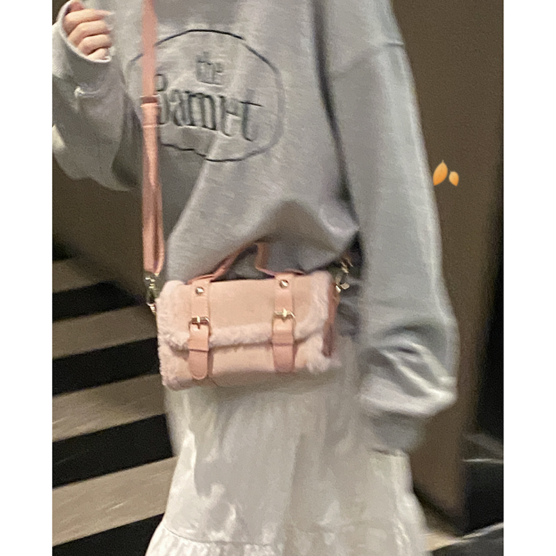 卡乐儿时尚韩版毛绒包斜挎小方包