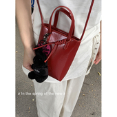 小众设计手提红色包包女2024新款 夏天时尚 水桶包百搭手机包新年包