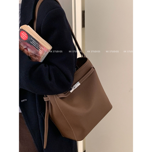 高级感荔枝纹腋下包包女2025新款潮时尚复古水桶包大容量凯莉包