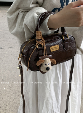 百搭斜挎包包女式2025新款潮时尚秋冬复古手提枕头包红色保龄球包