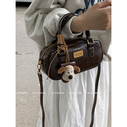 百搭斜挎包包女式2025新款潮时尚秋冬复古手提枕头包红色保龄球包