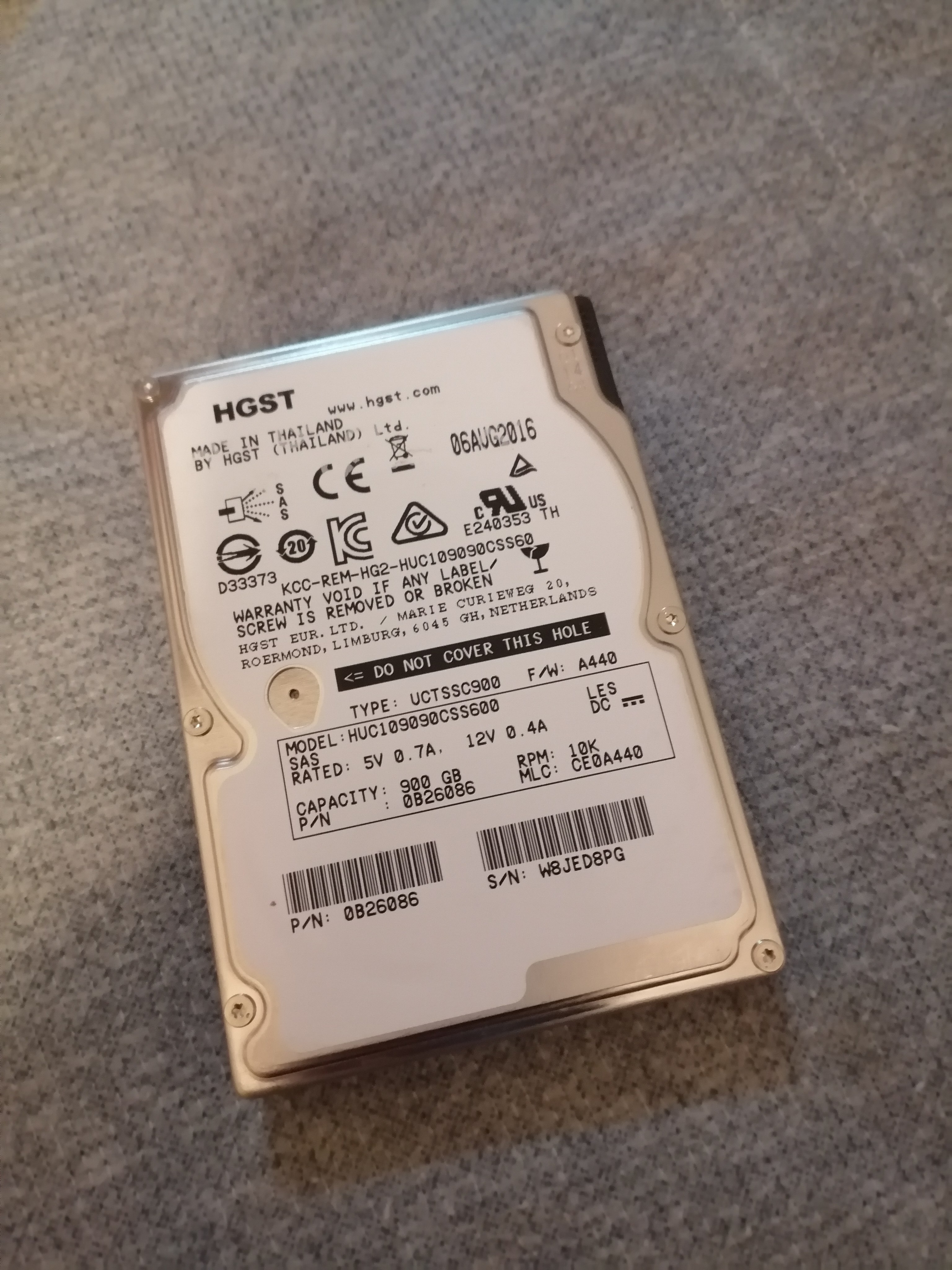 日立900G服务器专用硬盘SAS接口2.5英寸15mm厚成色好无坏道包测试