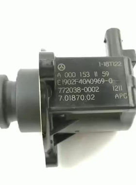 适用于奔驰GLA200 220 250 GLE300 A200 A180 C200涡轮增压电磁阀