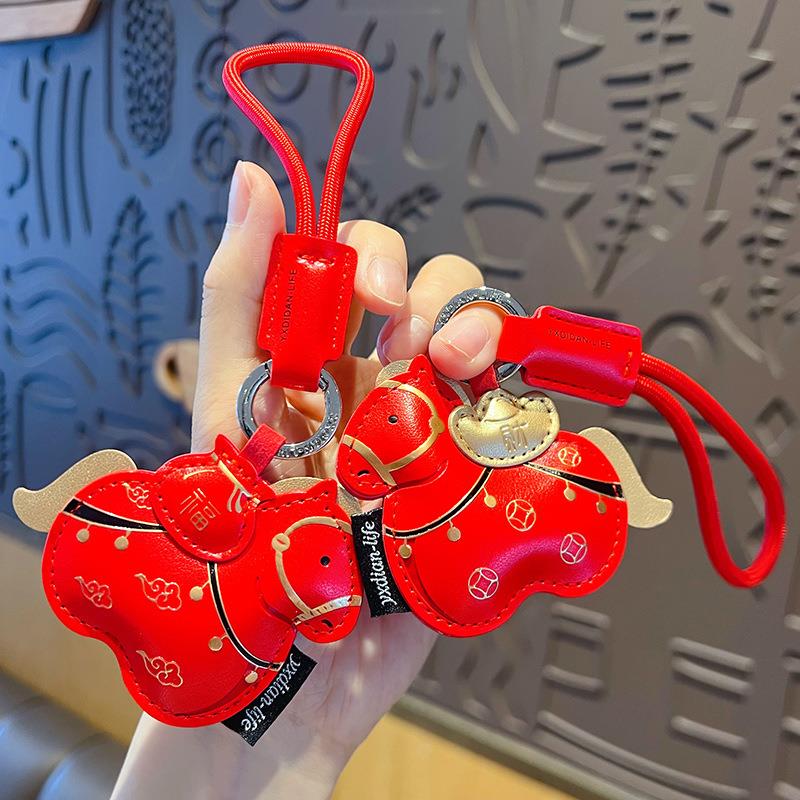 2026马年马上有钱皮革钥匙扣挂件情侣汽车钥匙链包包挂饰新年礼品