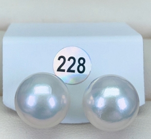 13.7mm正圆冷蓝光炫彩微微微微瑕秒