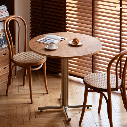 不锈钢腿圆桌极简复古餐桌