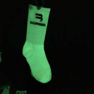 dark 2021巴黎新款 the socks 运动夜光袜织花字母潮中筒袜glow