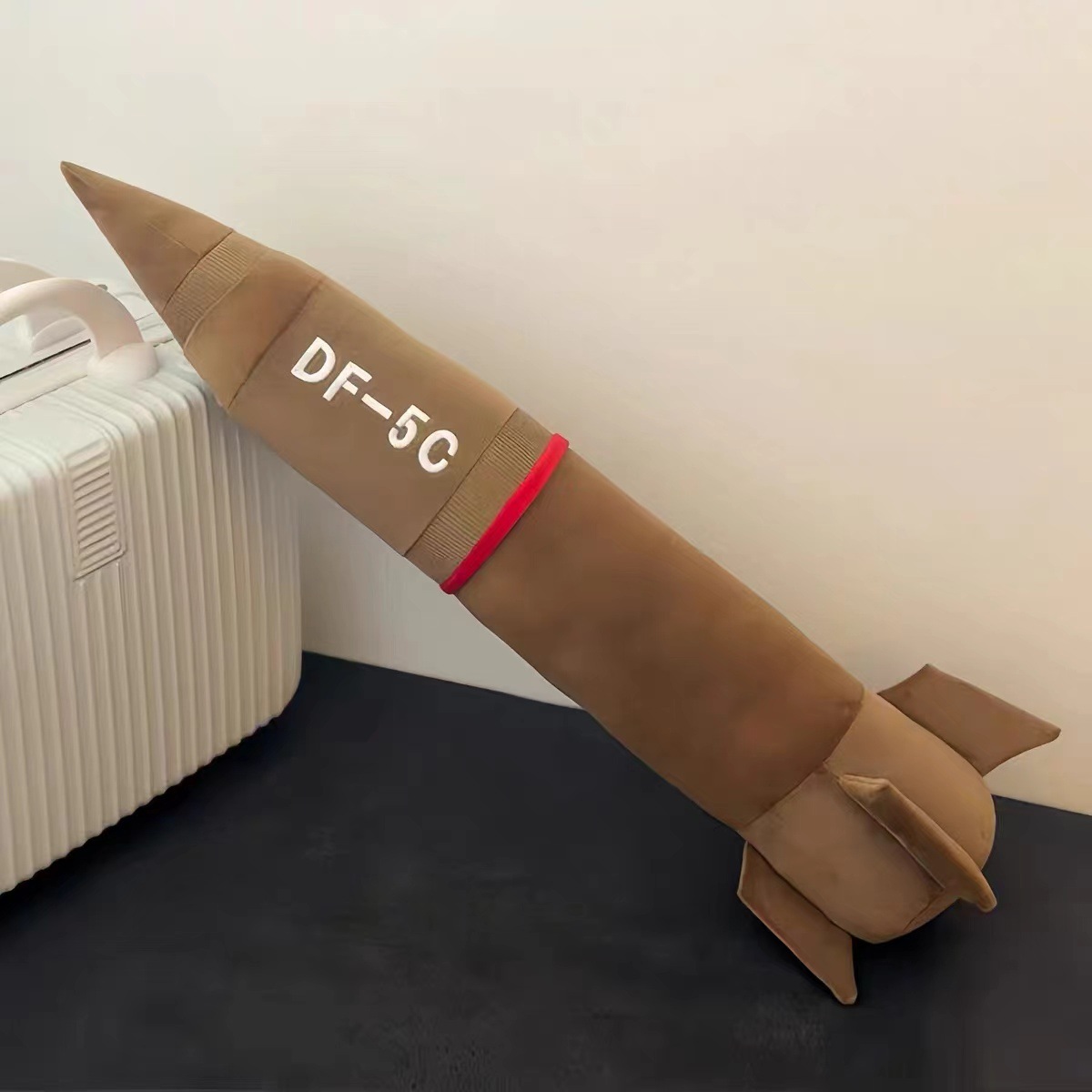 df5c导弹抱枕东风5c仿真火箭弹毛绒靠枕睡觉枕DF61装饰摆件送